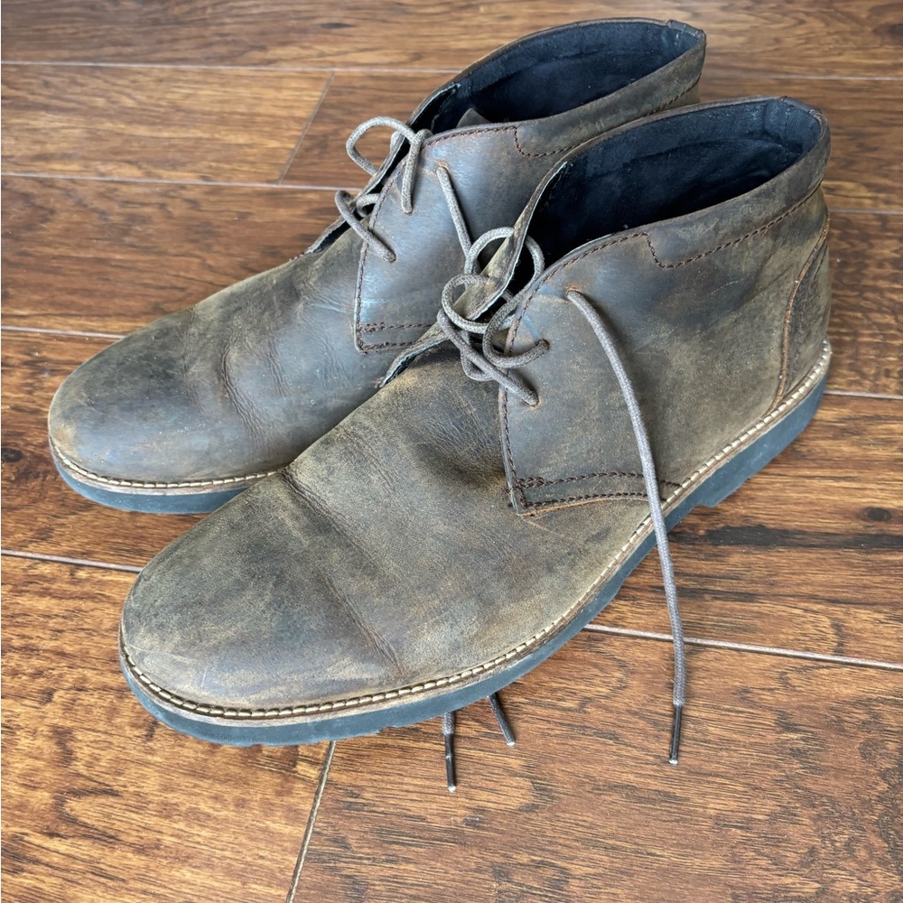 Rockport Distressed Brown Chukka Boots